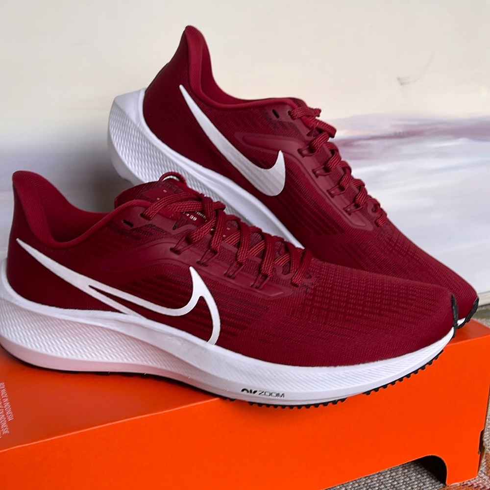 NIKE WMNS AIR ZOOM PEGASUS
TEAM CRIMSON/WHITE-BLACK DM0165-600 SNEAKERS - Picture 3 of 16